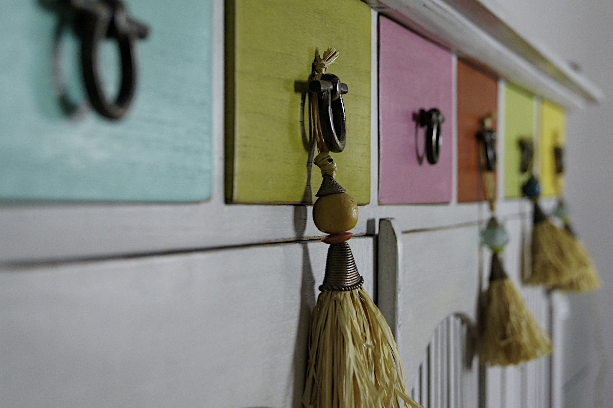 Enfilade relookée en plusieurs couleurs inspirées par kenzo.