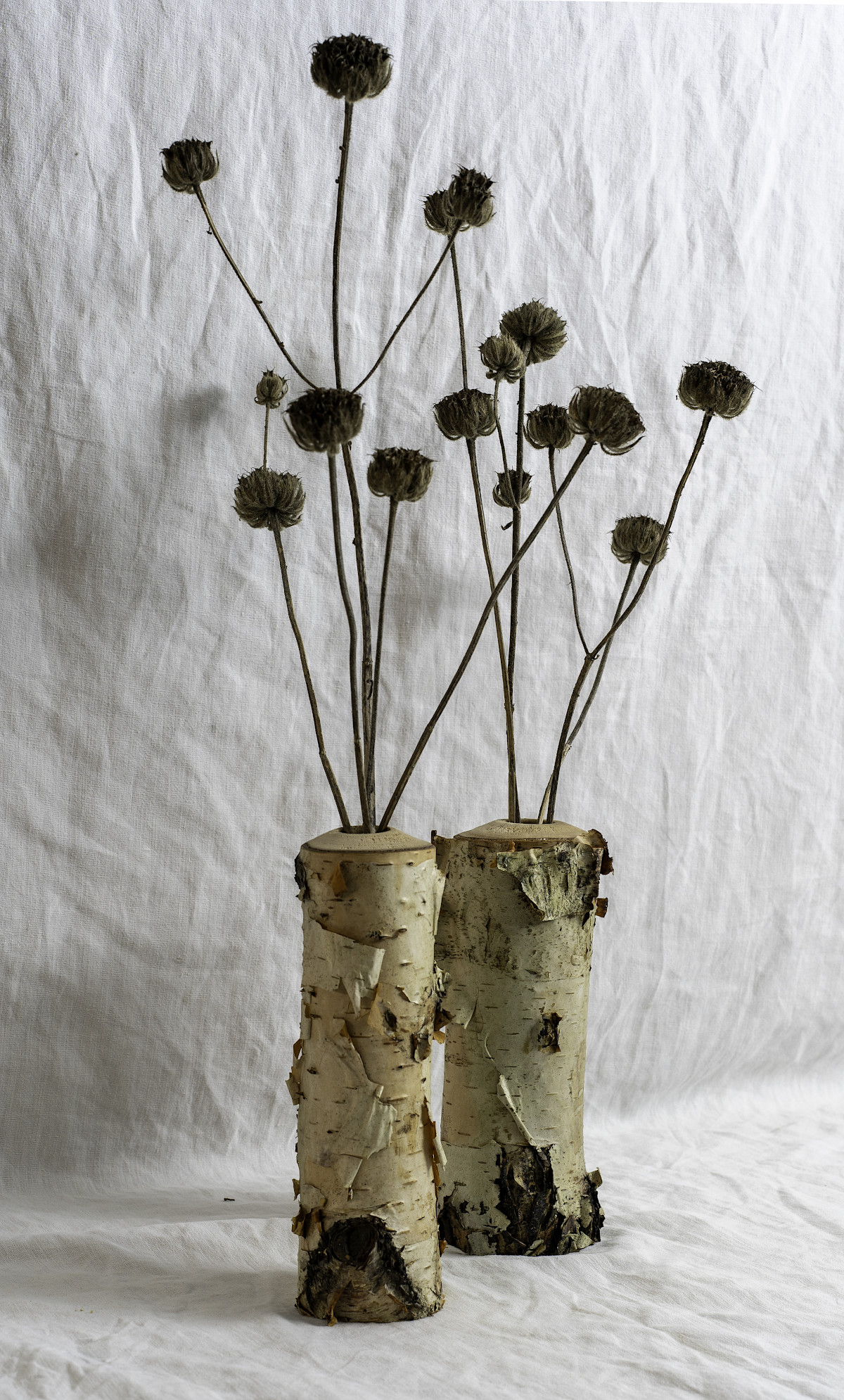 Soliflores en bouleau naturel avec écorce. Objets tournés par Rouge Indigo.