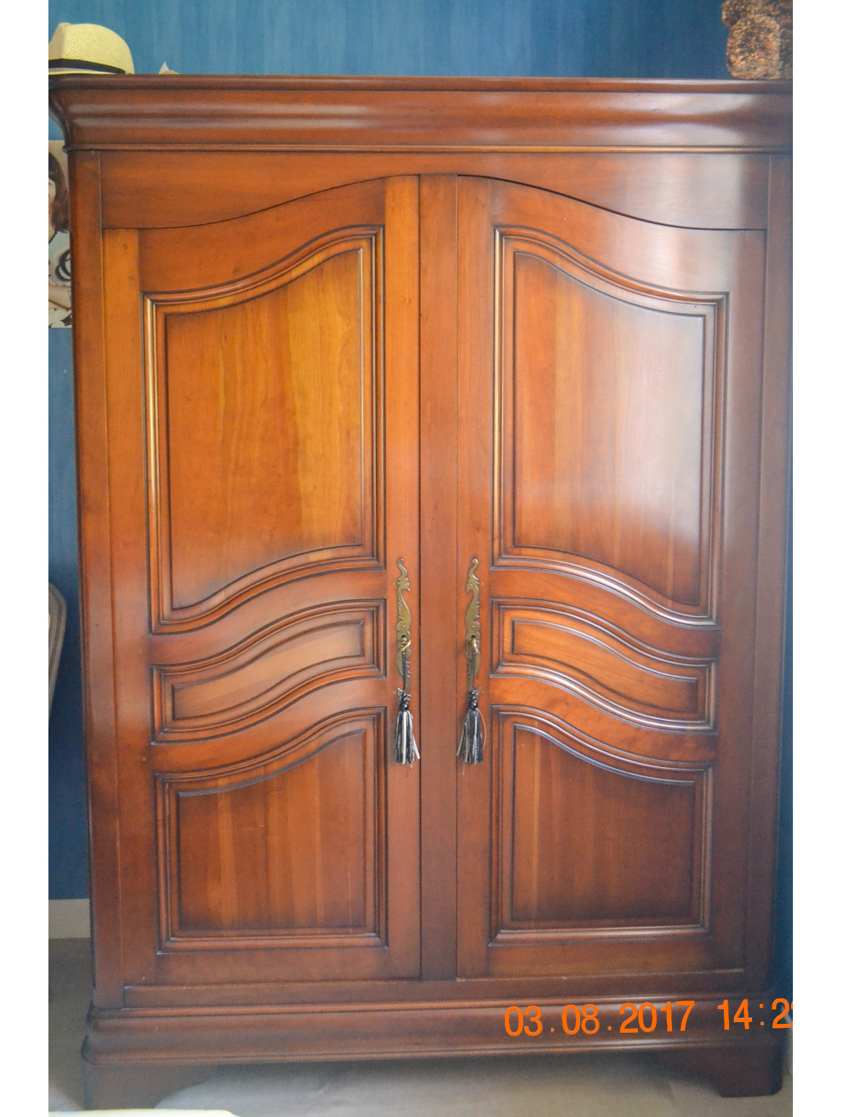 Armoire relookée en merisier naturel photos avant  / après