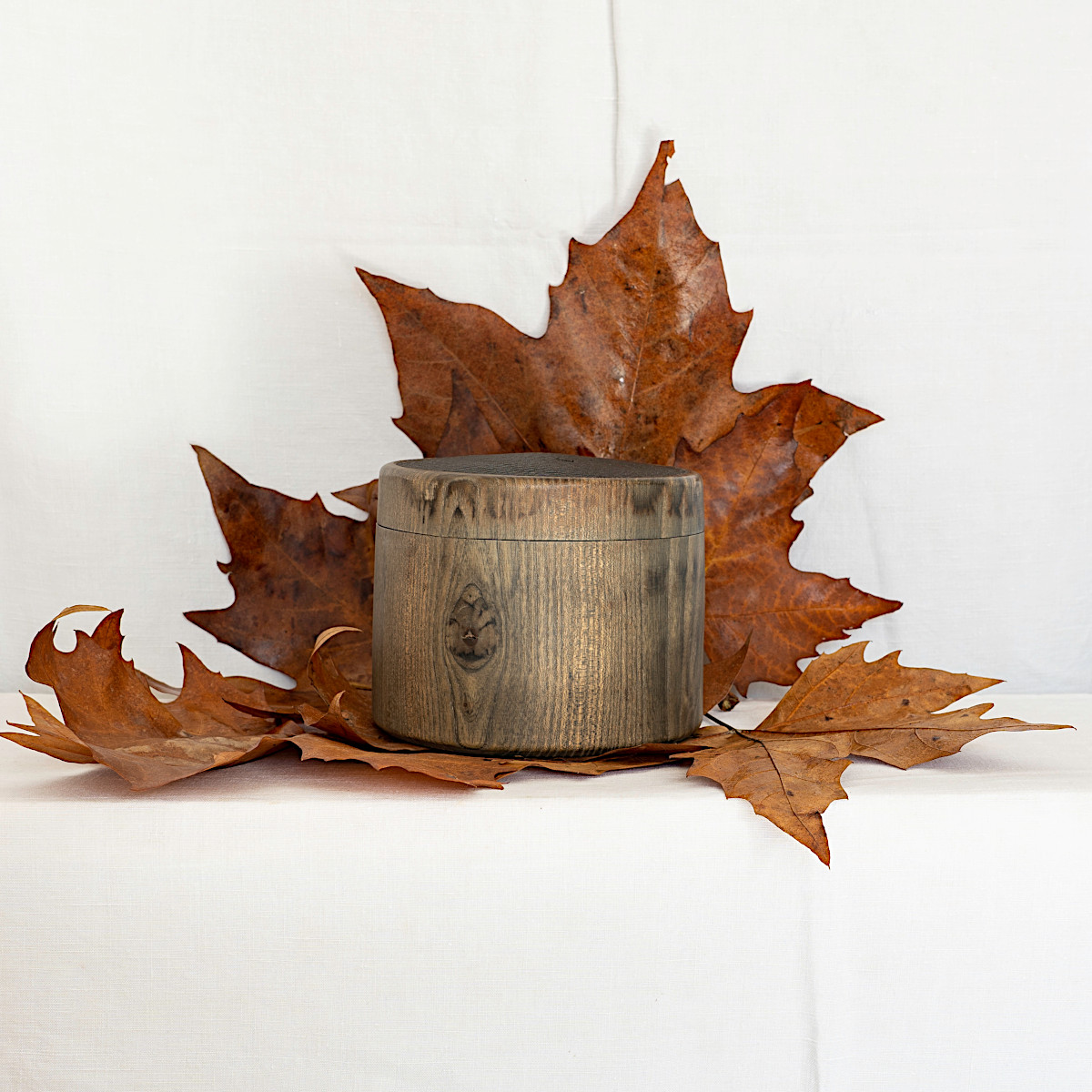 Boites en frène avec insert de cuir de buffle ou de grès chamotté