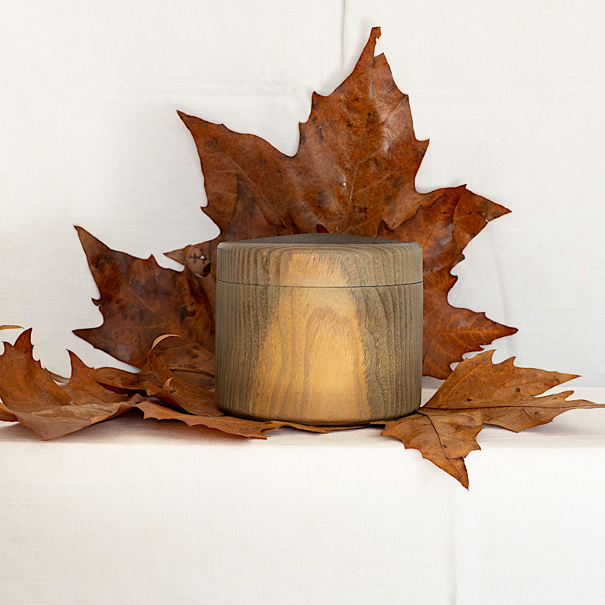 Boites en frène avec insert de cuir de buffle ou de grès chamotté