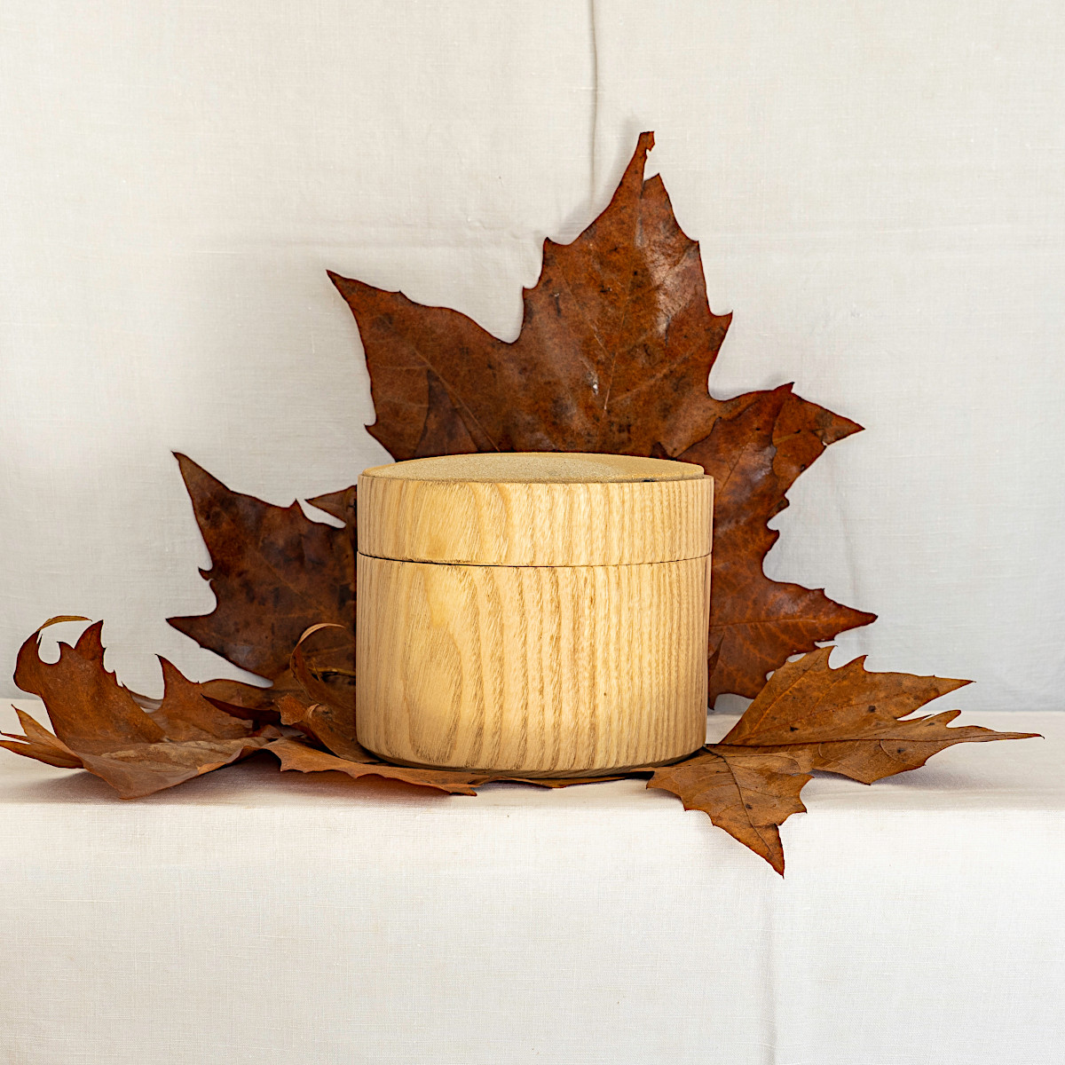 Boites en frène avec insert de cuir de buffle ou de grès chamotté