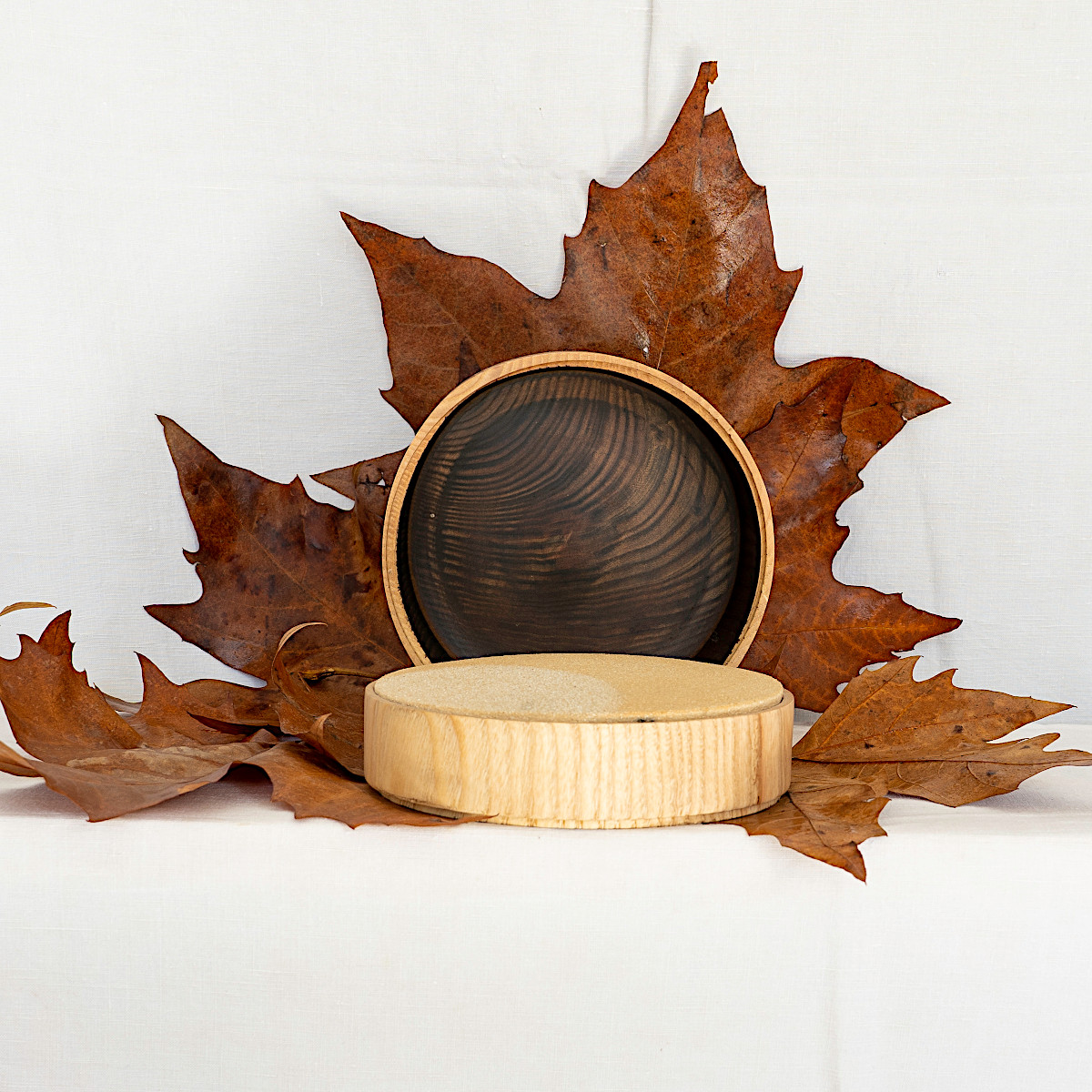 Boites en frène avec insert de cuir de buffle ou de grès chamotté