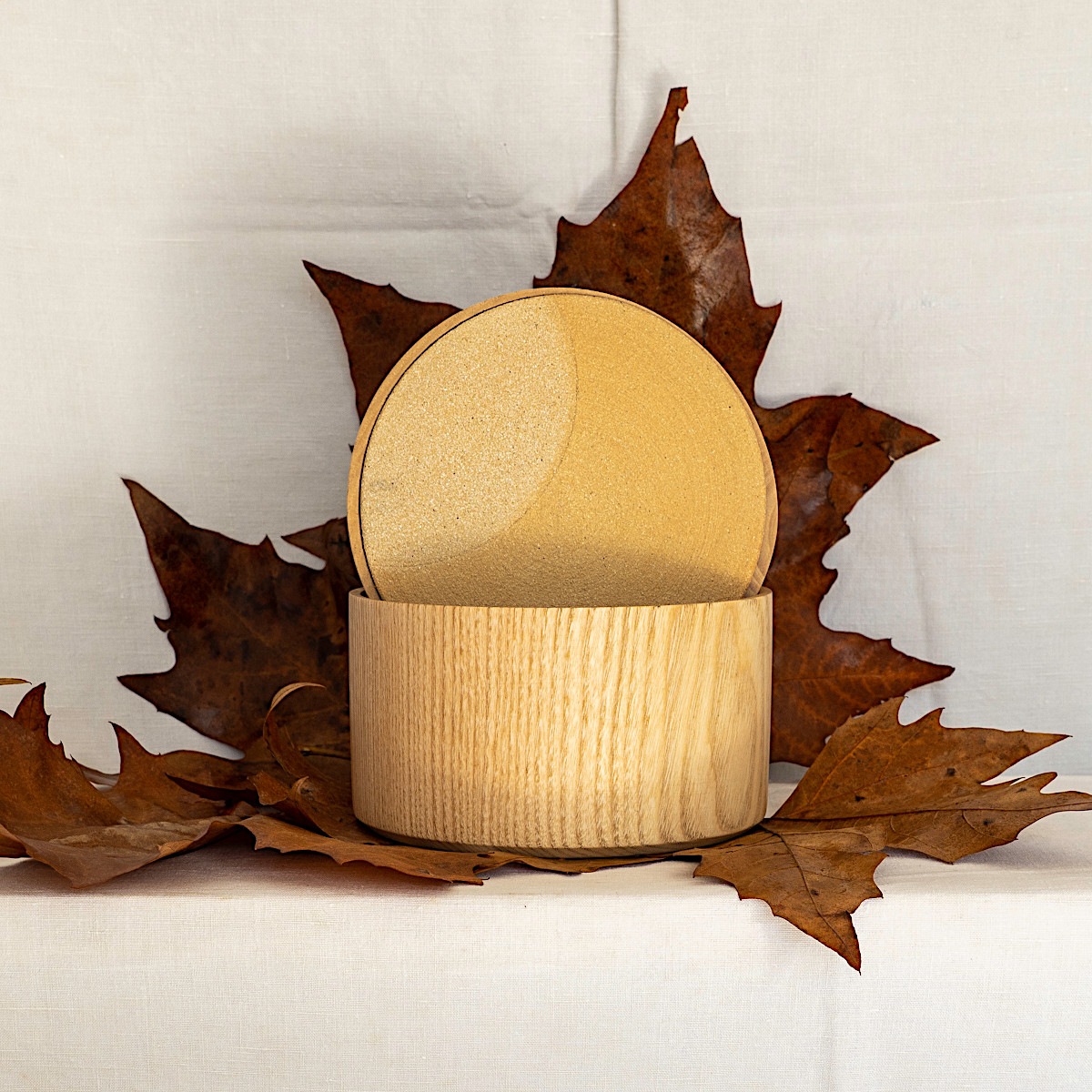 Boites en frène avec insert de cuir de buffle ou de grès chamotté