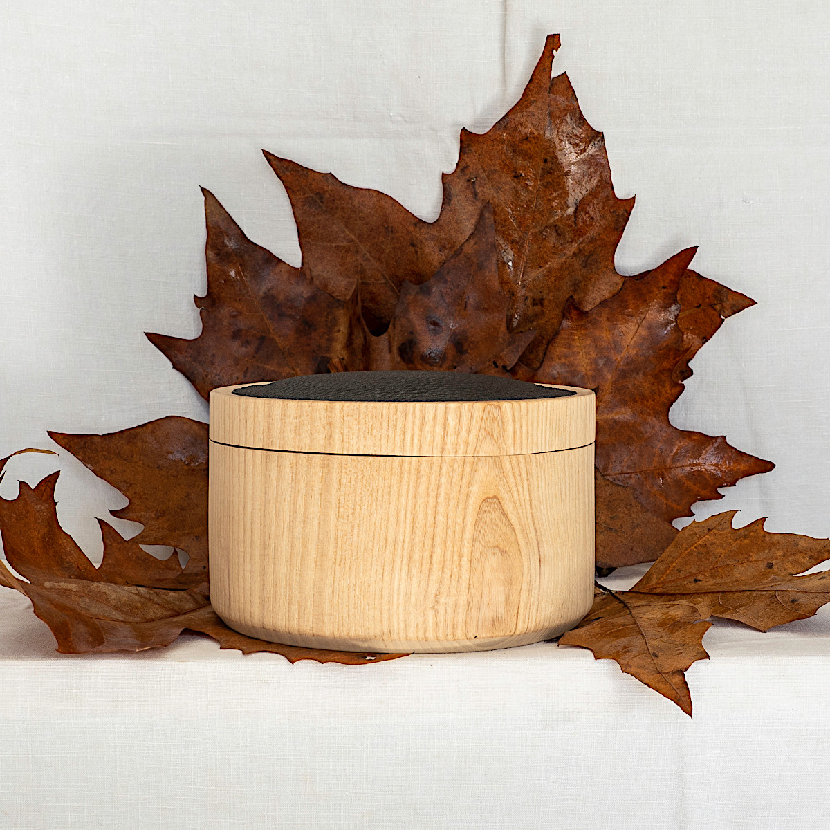 Boites en frène avec insert de cuir de buffle ou de grès chamotté