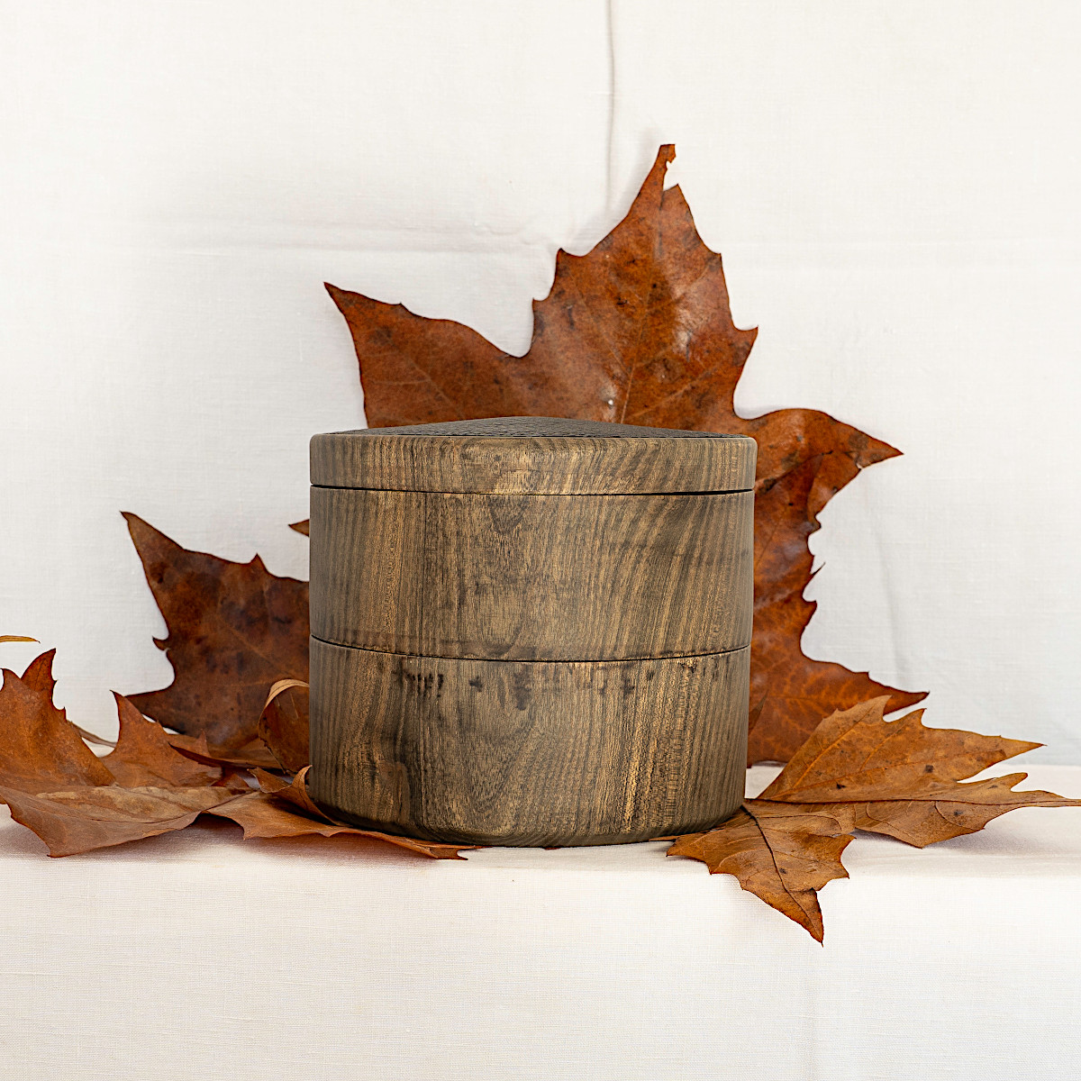 Boites en frène avec insert de cuir de buffle ou de grès chamotté