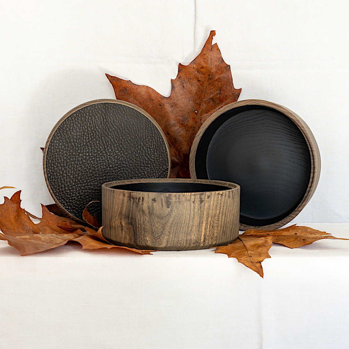 Boites en frène avec insert de cuir de buffle ou de grès chamotté