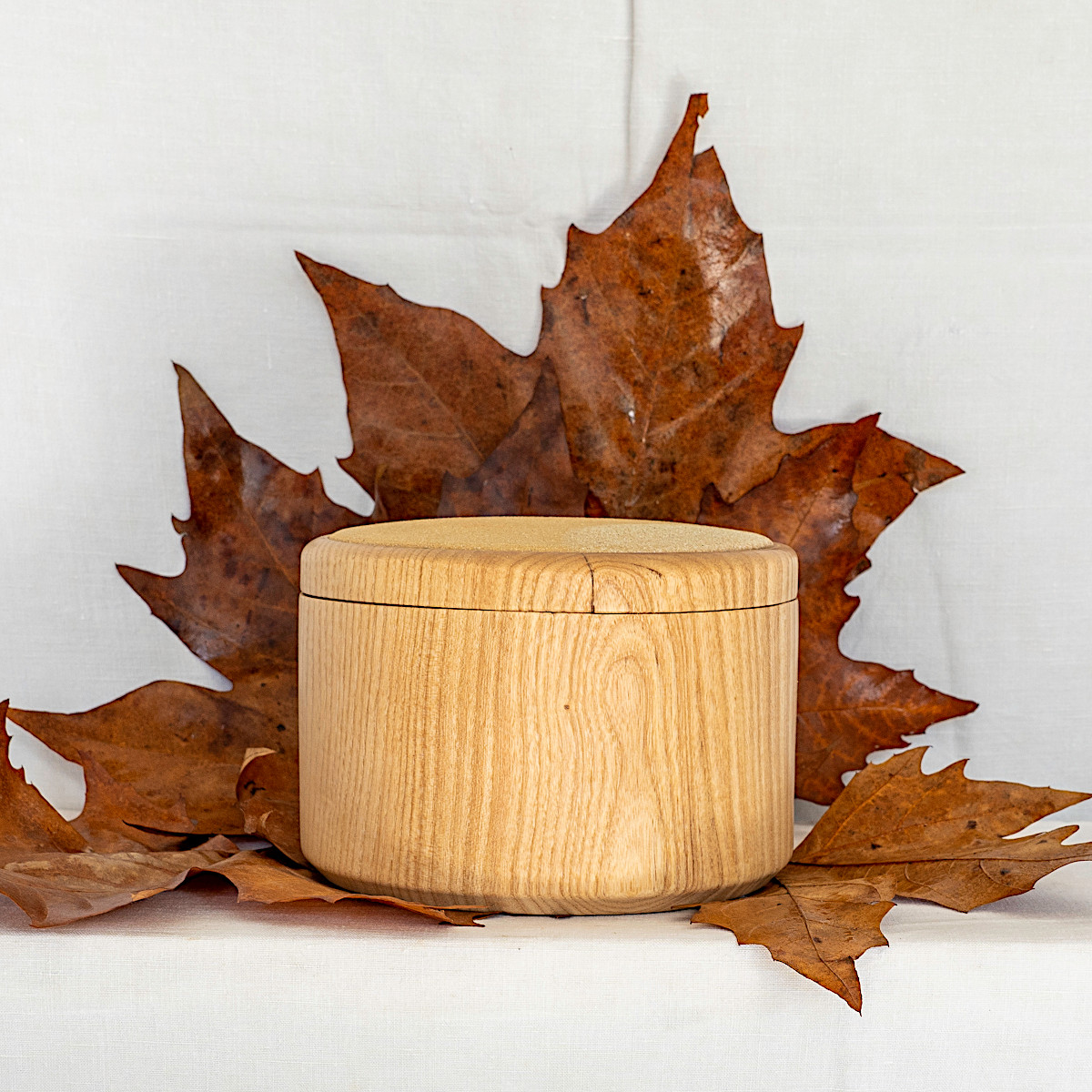 Boites en frène avec insert de cuir de buffle ou de grès chamotté