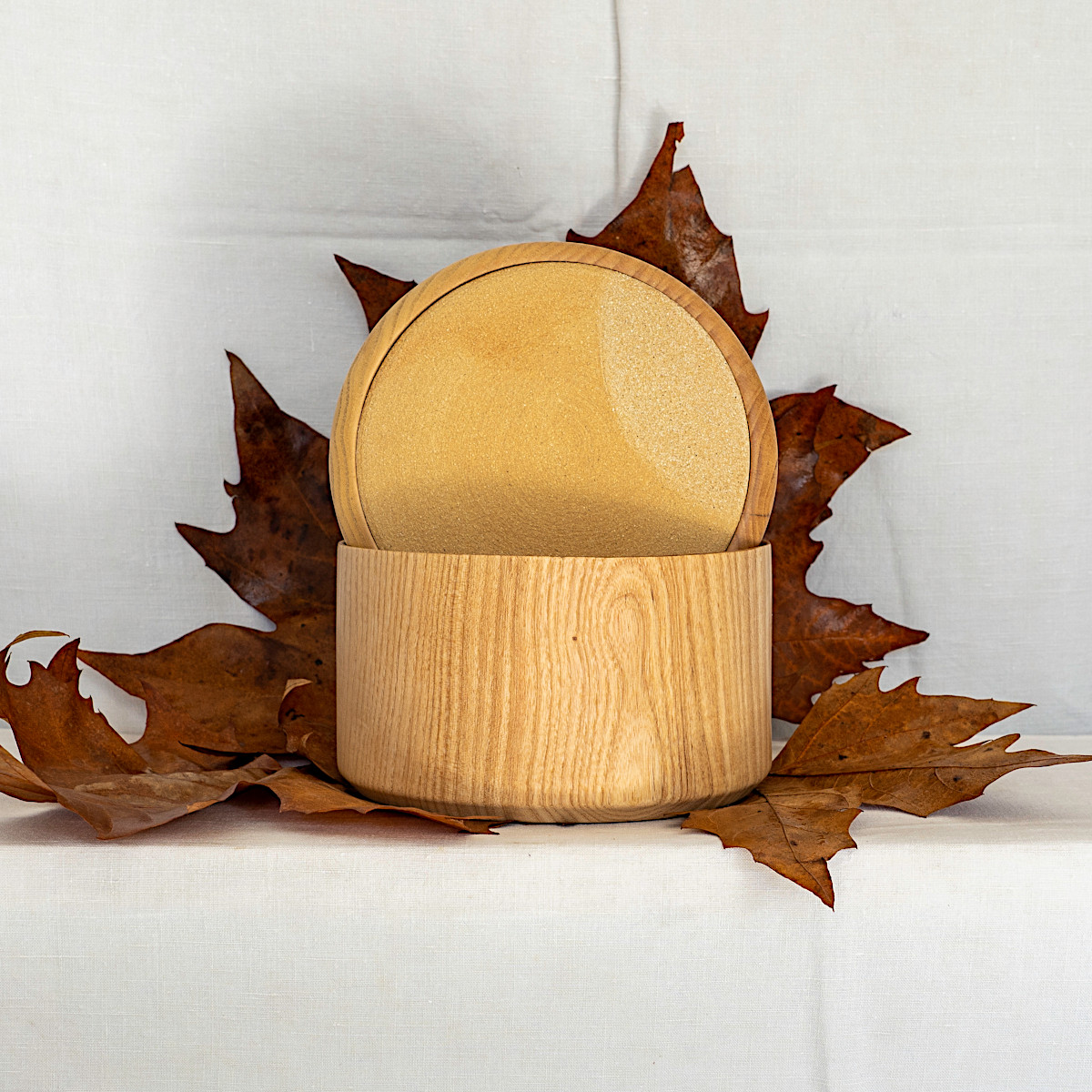 Boites en frène avec insert de cuir de buffle ou de grès chamotté