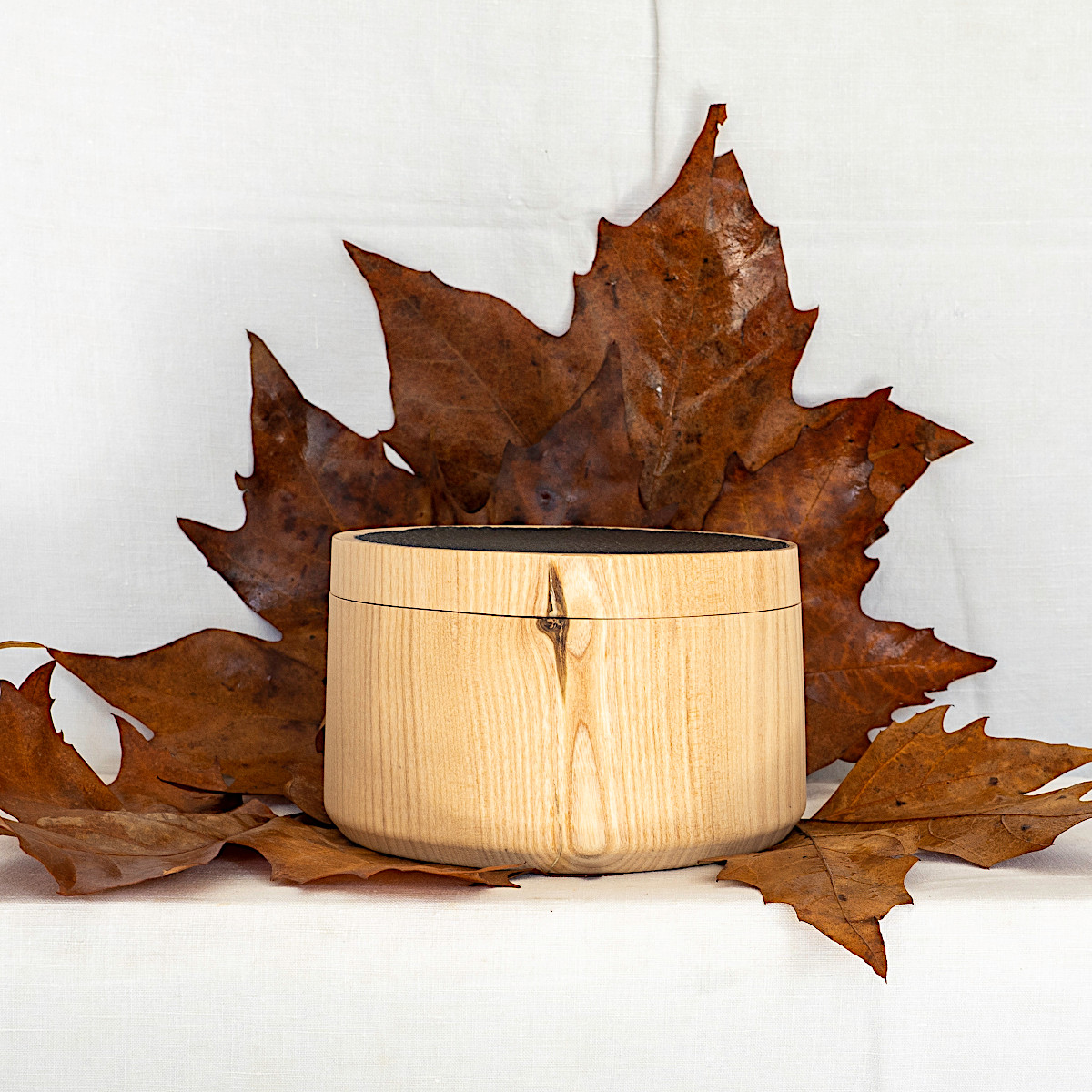 Boites en frène avec insert de cuir de buffle ou de grès chamotté