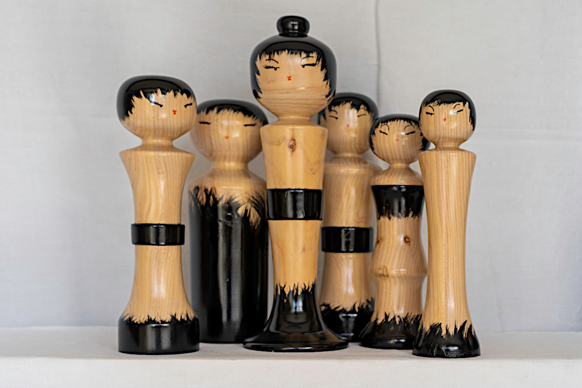 Kokeshi en bois de cyprès