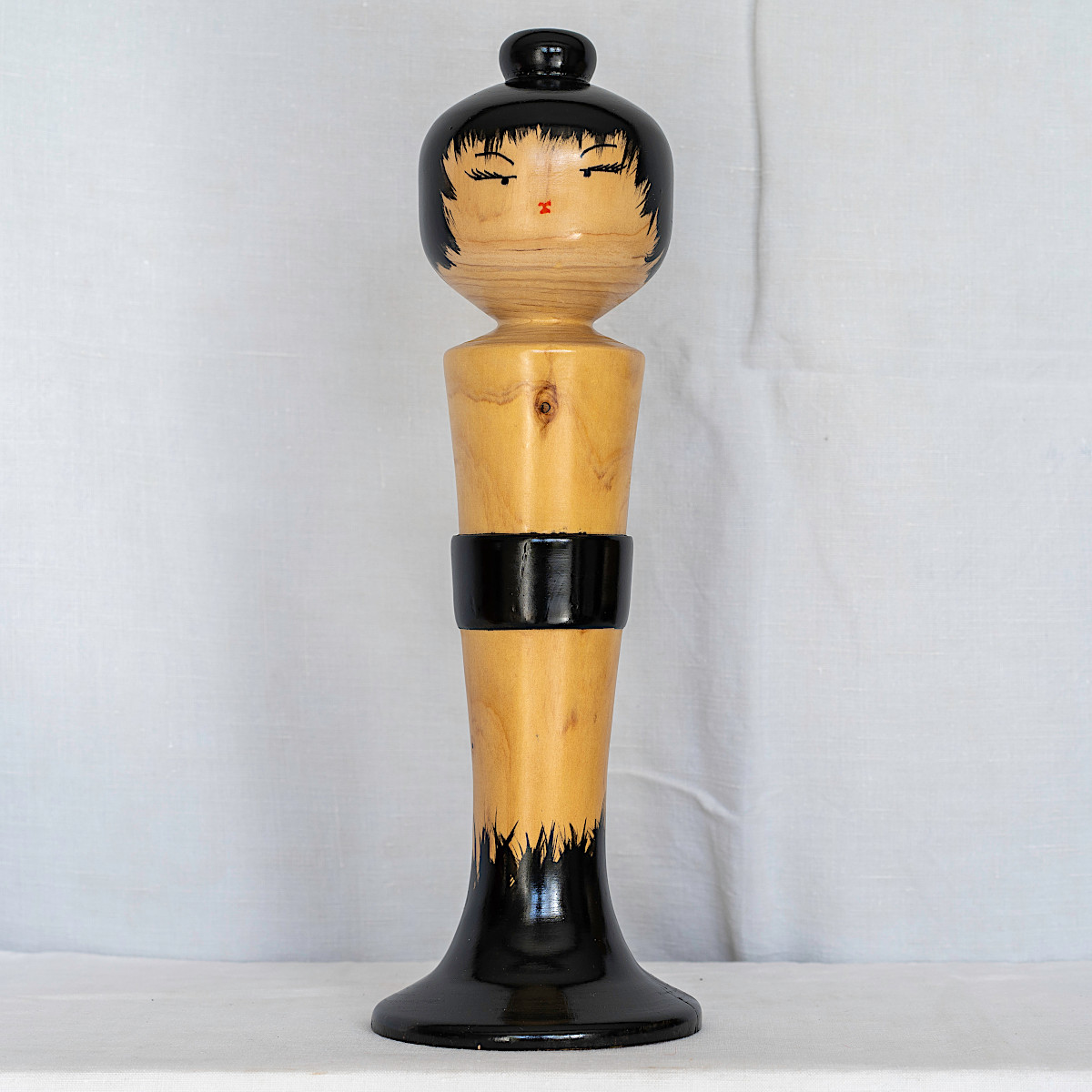 Kokeshi en bois de cyprès