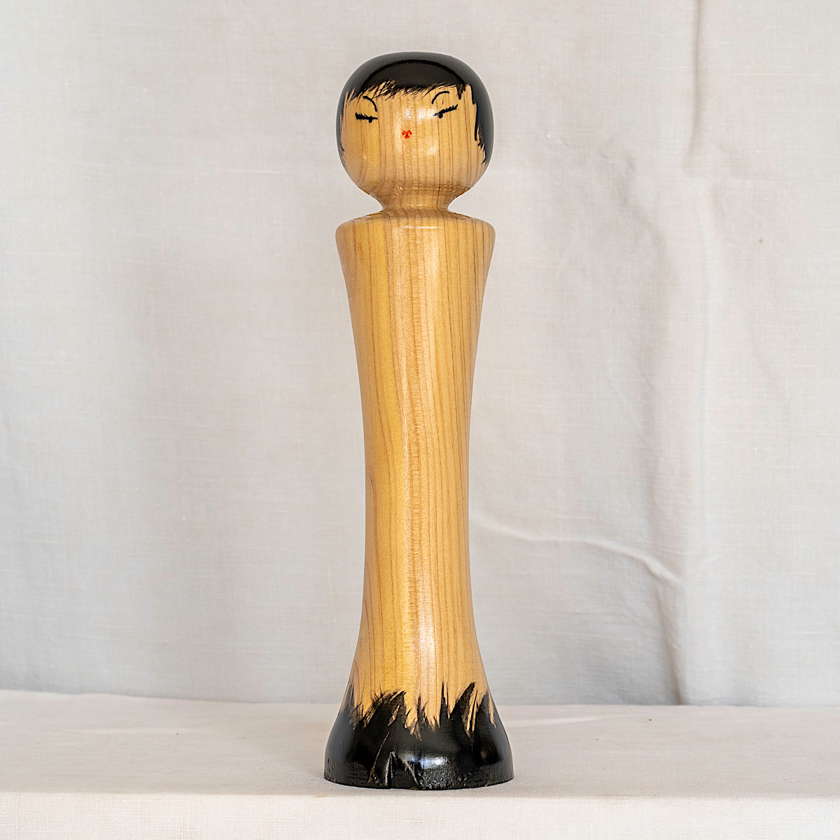 Kokeshi en bois de cyprès