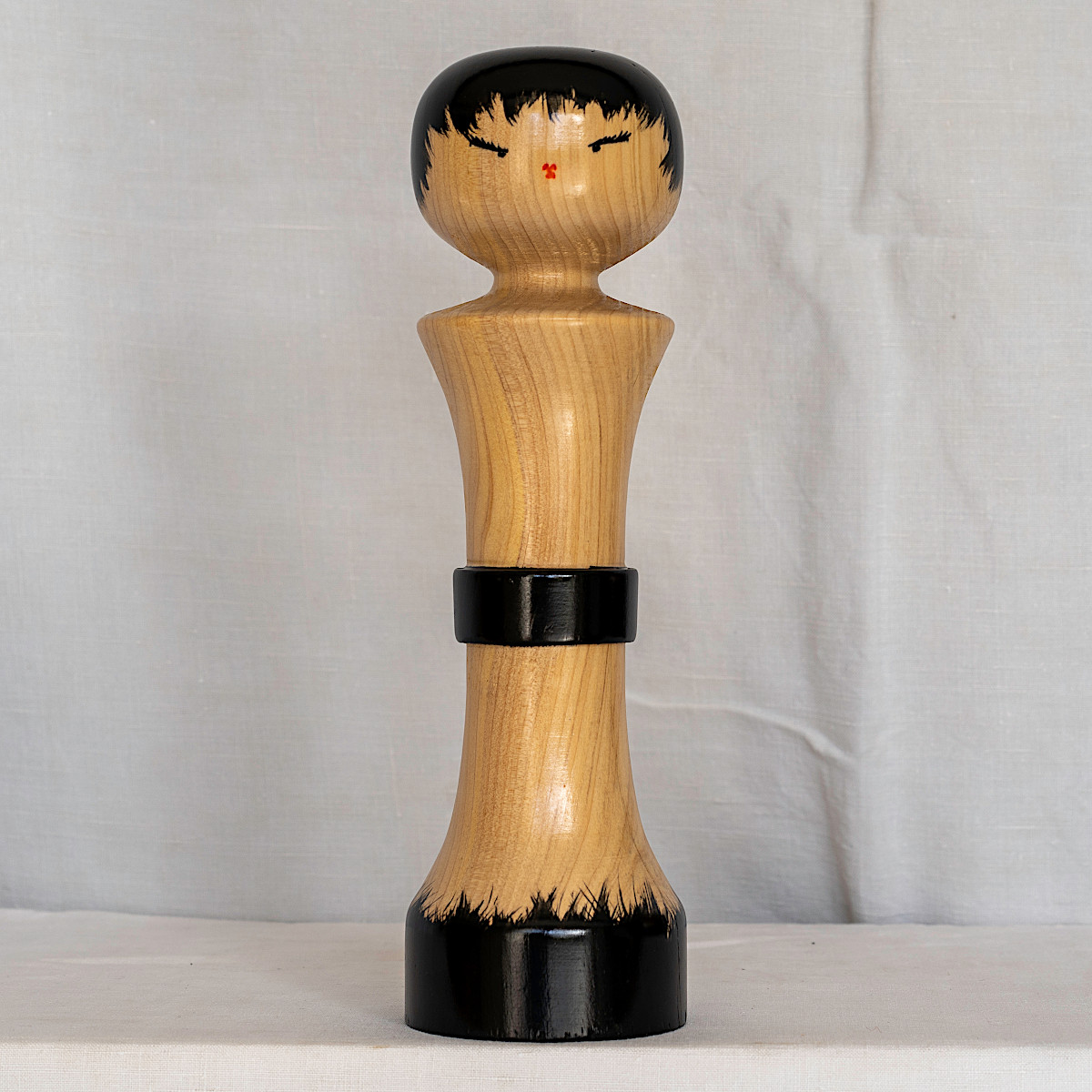 Kokeshi en bois de cyprès