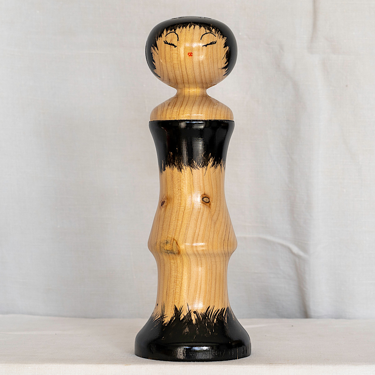 Kokeshi en bois de cyprès