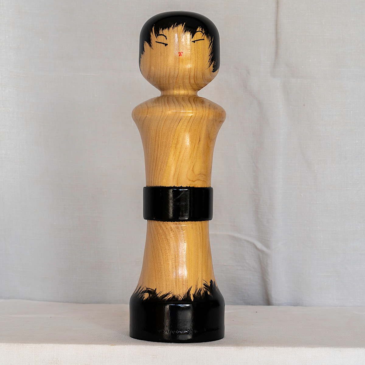 Kokeshi en bois de cyprès