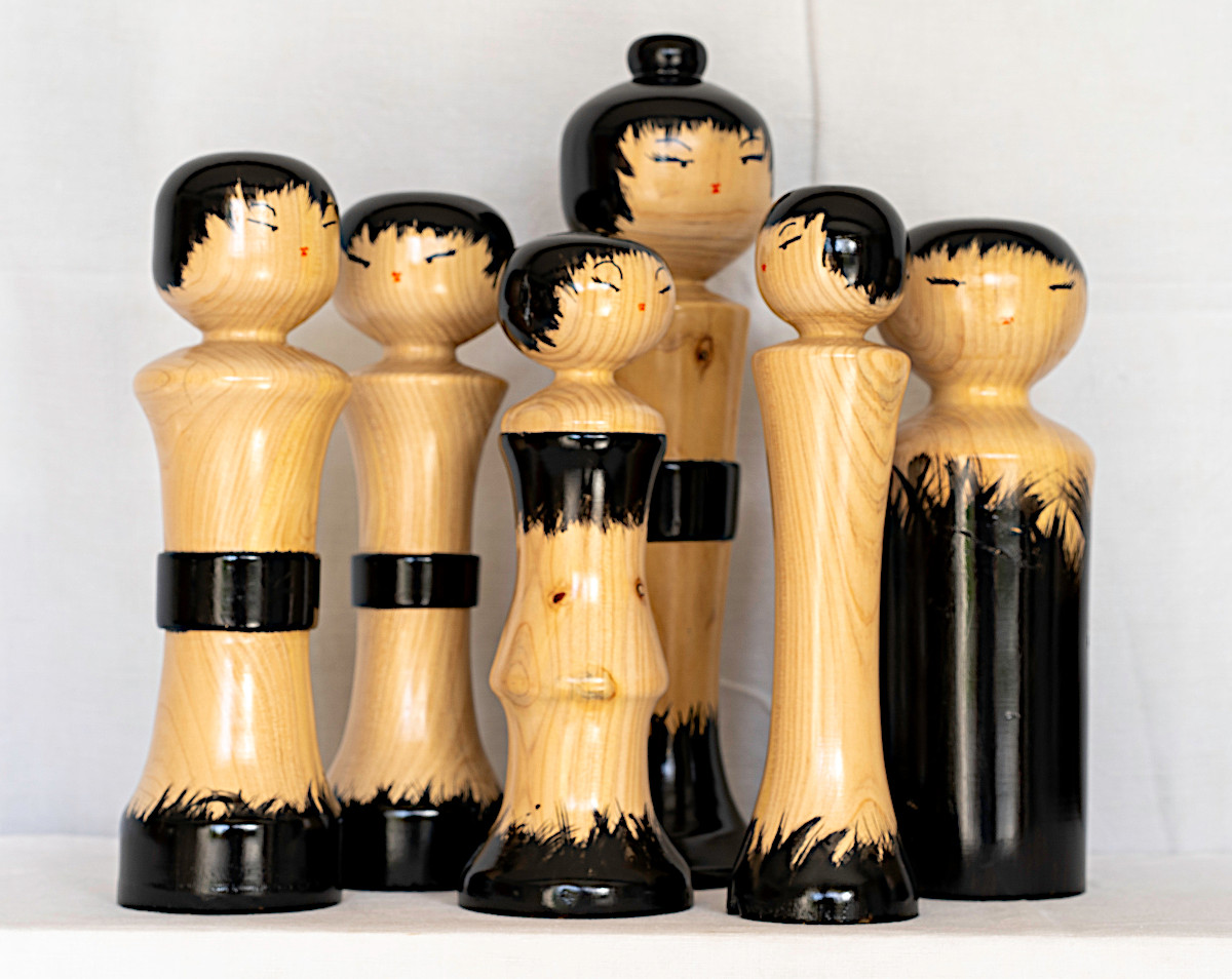 Kokeshi en bois de cyprès